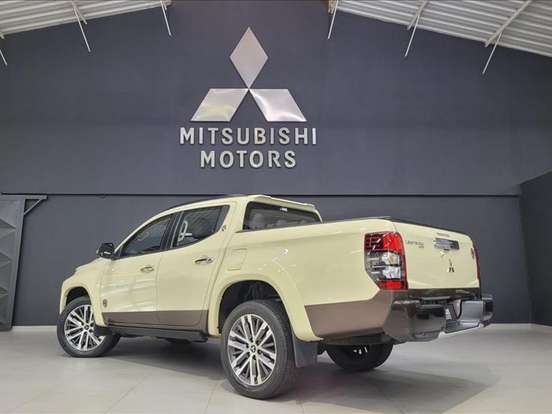 MITSUBISHI-L200 TRITON-2.4 16V TURBO DIESEL SPORT HPE-S TERRA CD 4P 4X4 AUTOMÁTICO MITSUBISHI-L200 TRITON-2024