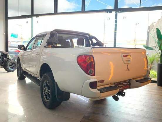 MITSUBISHI-L200 TRITON-2.4 GL 4X2 CD 16V FLEX 4P MANUAL MITSUBISHI-L200 TRITON-2014