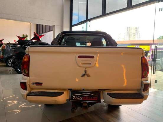 MITSUBISHI-L200 TRITON-2.4 GL 4X2 CD 16V FLEX 4P MANUAL MITSUBISHI-L200 TRITON-2014
