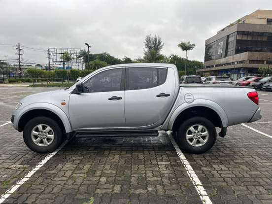 MITSUBISHI-L200 TRITON-2.4 HLS 4X2 CD 16V FLEX 4P MANUAL MITSUBISHI-L200 TRITON-2015