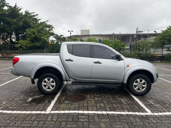 MITSUBISHI-L200 TRITON-2.4 HLS 4X2 CD 16V FLEX 4P MANUAL MITSUBISHI-L200 TRITON-2015