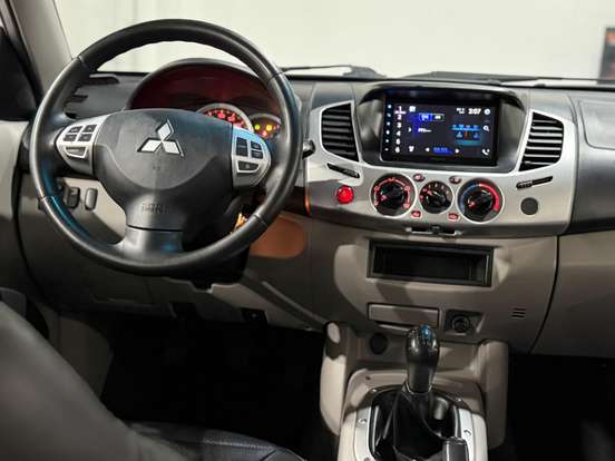 MITSUBISHI-L200 TRITON-2.4 HLS 4X2 CD 16V FLEX 4P MANUAL MITSUBISHI-L200 TRITON-2015