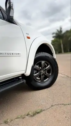 MITSUBISHI-L200 TRITON-3.2 HPE 4X4 CD 16V TURBO INTERCOOLER DIESEL 4P AUTOMÁTICO MITSUBISHI-L200 TRITON-2013