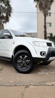 MITSUBISHI-L200 TRITON-3.2 HPE 4X4 CD 16V TURBO INTERCOOLER DIESEL 4P AUTOMÁTICO MITSUBISHI-L200 TRITON-2013