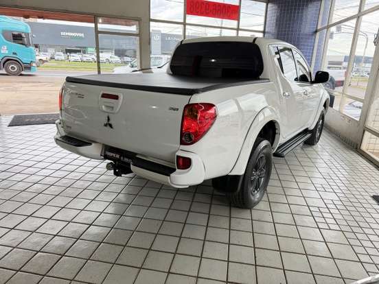 MITSUBISHI-L200 TRITON-3.2 HPE 4X4 CD 16V TURBO INTERCOOLER DIESEL 4P AUTOMÁTICO MITSUBISHI-L200 TRITON-2013