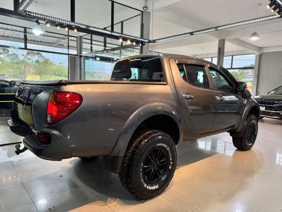 MITSUBISHI-L200 TRITON-2015