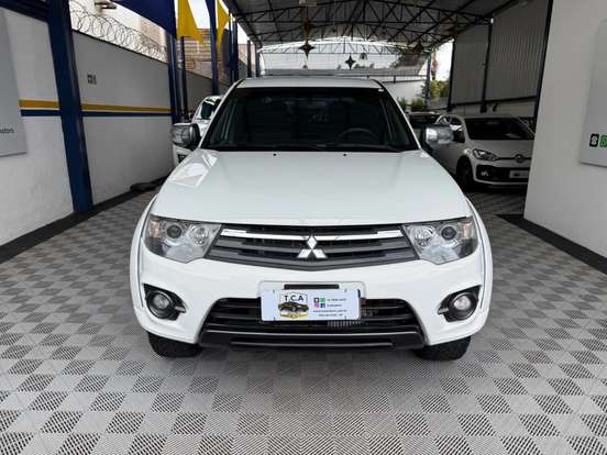 MITSUBISHI-L200 TRITON-3.5 HPE 4X4 CD V6 24V FLEX 4P AUTOMÁTICO MITSUBISHI-L200 TRITON-2014