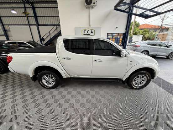 MITSUBISHI-L200 TRITON-3.5 HPE 4X4 CD V6 24V FLEX 4P AUTOMÁTICO MITSUBISHI-L200 TRITON-2014