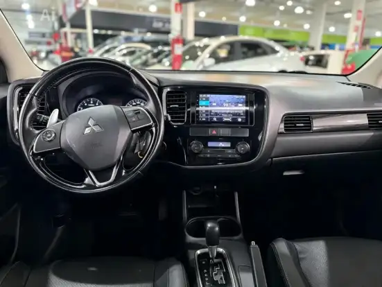 MITSUBISHI-OUTLANDER-2016
