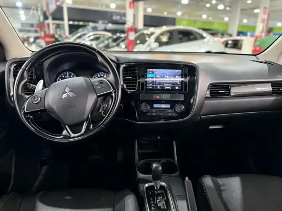 MITSUBISHI-OUTLANDER-2.0 16V GASOLINA 4P AUTOMÁTICO MITSUBISHI-OUTLANDER-2016