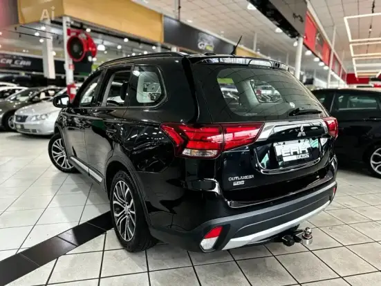 MITSUBISHI-OUTLANDER-2016