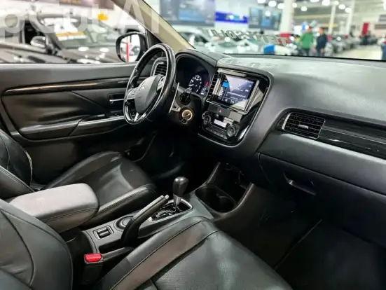 MITSUBISHI-OUTLANDER-2016