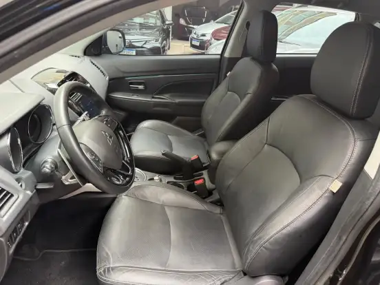MITSUBISHI-OUTLANDER-2021