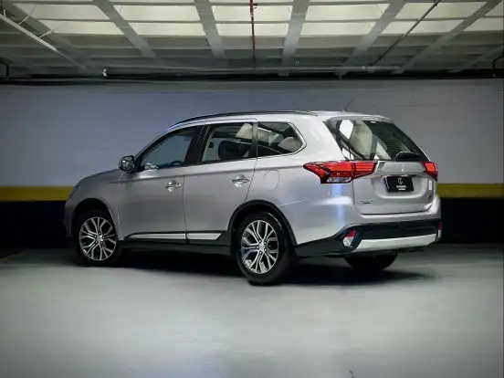 MITSUBISHI-OUTLANDER-2016