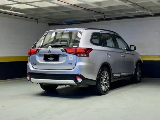 MITSUBISHI-OUTLANDER-2016