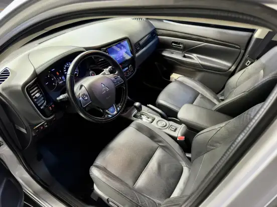 MITSUBISHI-OUTLANDER-2016