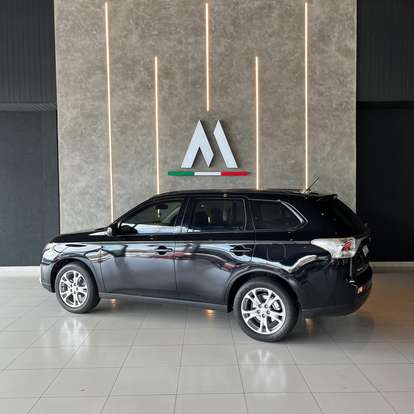 MITSUBISHI-OUTLANDER-2.0 16V GASOLINA 4P AUTOMÁTICO MITSUBISHI-OUTLANDER-2014