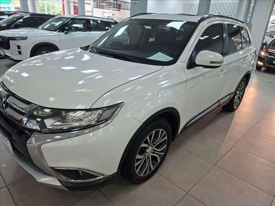 MITSUBISHI-OUTLANDER-2015