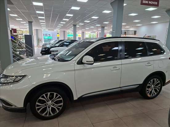 MITSUBISHI-OUTLANDER-2015