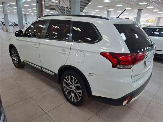 MITSUBISHI-OUTLANDER-2.0 16V GASOLINA 4P AUTOMÁTICO MITSUBISHI-OUTLANDER-2015