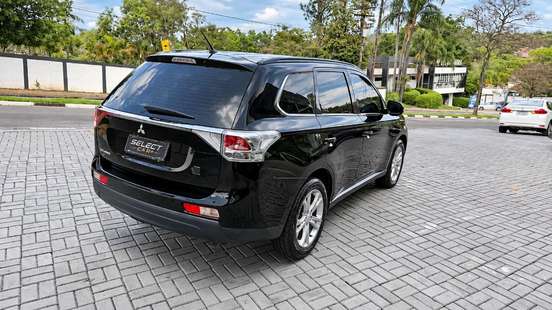 MITSUBISHI-OUTLANDER-2013
