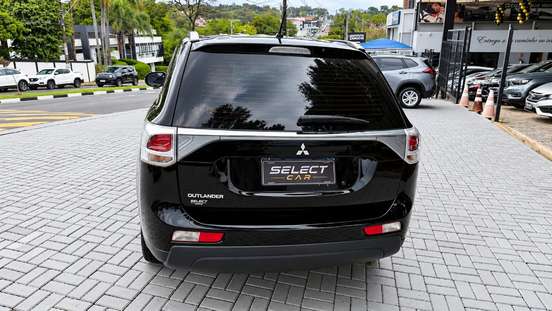 MITSUBISHI-OUTLANDER-2013
