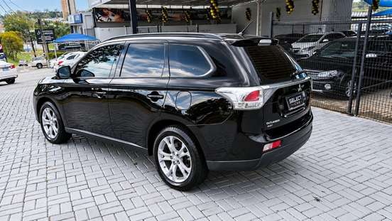 MITSUBISHI-OUTLANDER-2013