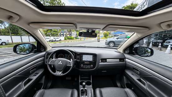 MITSUBISHI-OUTLANDER-2013