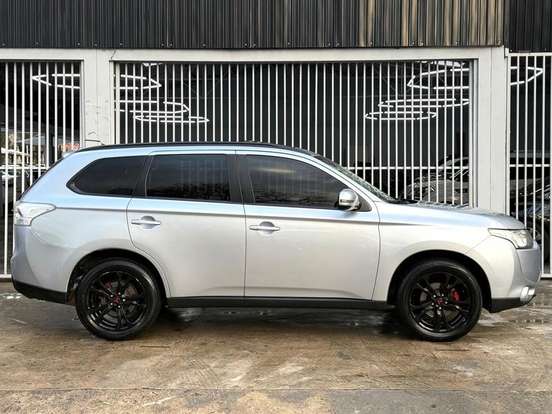 MITSUBISHI-OUTLANDER-2013