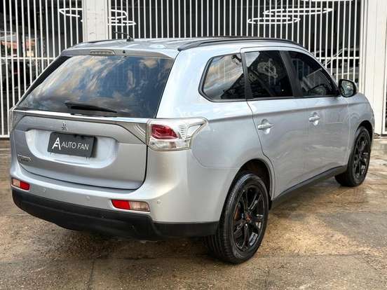MITSUBISHI-OUTLANDER-2.0 16V GASOLINA 4P AUTOMÁTICO MITSUBISHI-OUTLANDER-2013