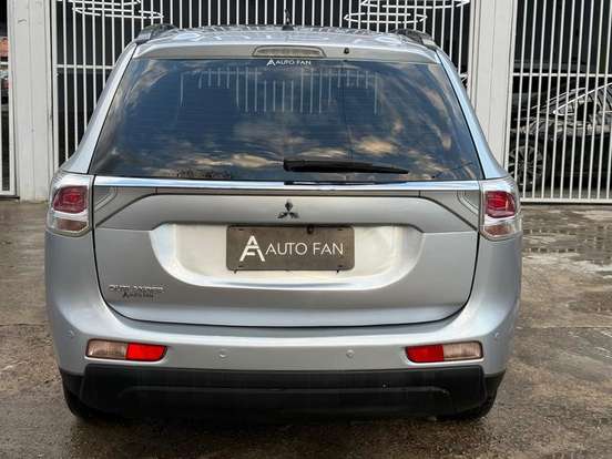 MITSUBISHI-OUTLANDER-2.0 16V GASOLINA 4P AUTOMÁTICO MITSUBISHI-OUTLANDER-2013