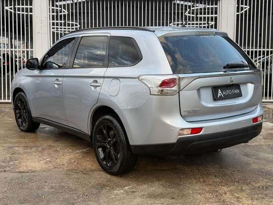 MITSUBISHI-OUTLANDER-2.0 16V GASOLINA 4P AUTOMÁTICO MITSUBISHI-OUTLANDER-2013