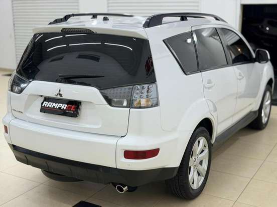 MITSUBISHI-OUTLANDER-2.0 16V GASOLINA 4P AUTOMÁTICO MITSUBISHI-OUTLANDER-2013