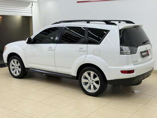 MITSUBISHI-OUTLANDER-2013