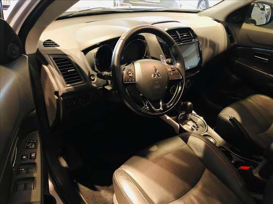MITSUBISHI-OUTLANDER-2021