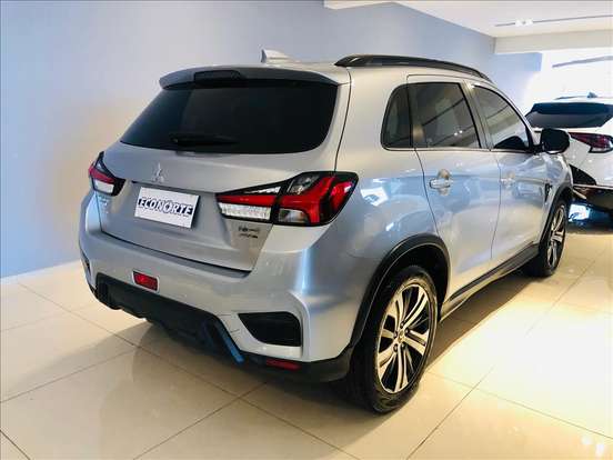 MITSUBISHI-OUTLANDER-2021