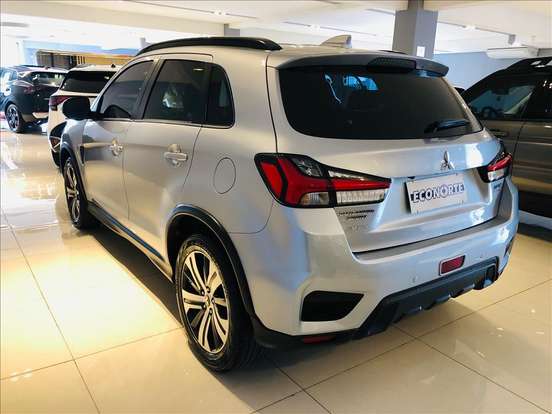 MITSUBISHI-OUTLANDER-2021