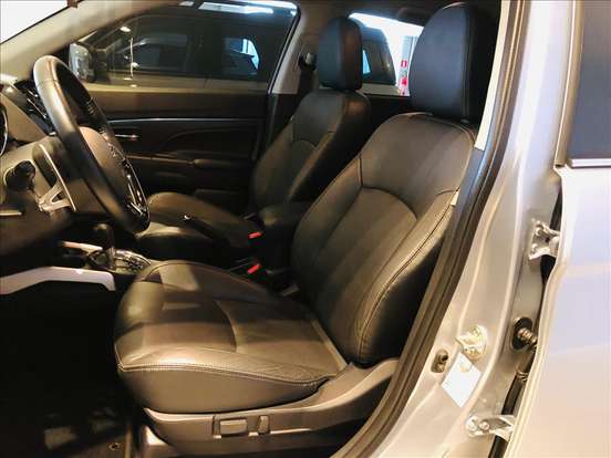MITSUBISHI-OUTLANDER-2021