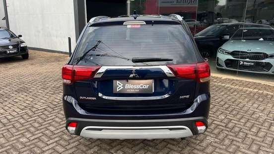 MITSUBISHI-OUTLANDER-2020