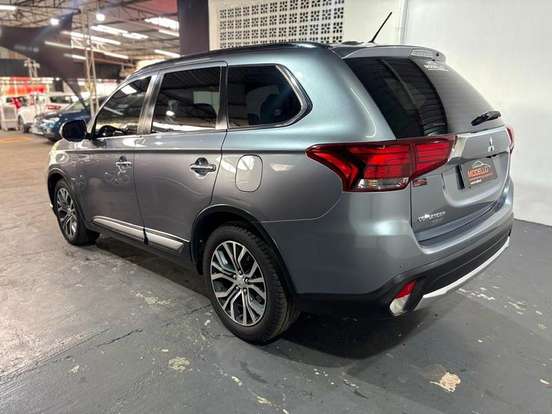 MITSUBISHI-OUTLANDER-2016