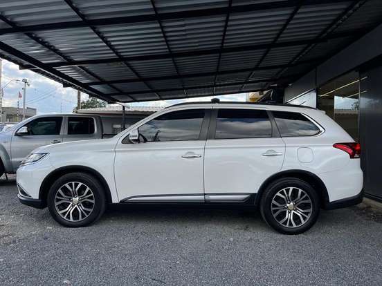 MITSUBISHI-OUTLANDER-2.2 4X4 16V DIESEL 4P AUTOMÁTICO MITSUBISHI-OUTLANDER-2015