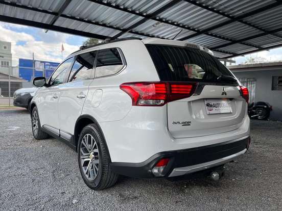 MITSUBISHI-OUTLANDER-2.2 4X4 16V DIESEL 4P AUTOMÁTICO MITSUBISHI-OUTLANDER-2015