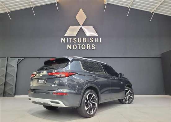 MITSUBISHI-OUTLANDER-2025