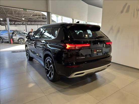 MITSUBISHI-OUTLANDER-2025