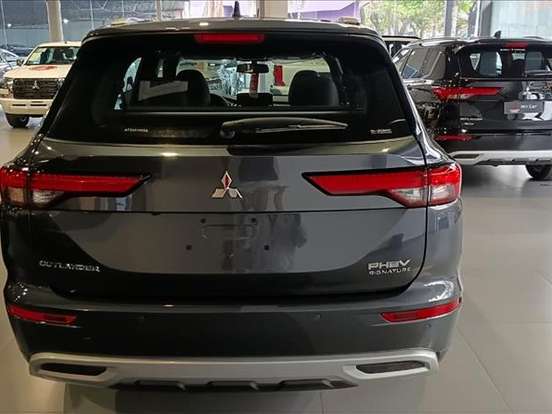 MITSUBISHI-OUTLANDER-2.4 PHEV SIGNATURE S-AWC DHT MITSUBISHI-OUTLANDER-2025