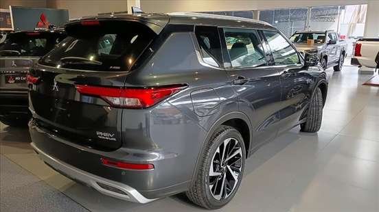 MITSUBISHI-OUTLANDER-2025