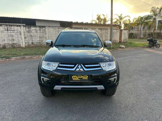 MITSUBISHI-PAJERO-2017