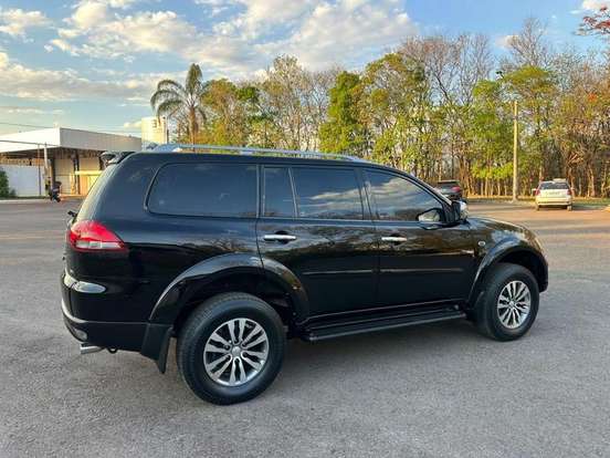 MITSUBISHI-PAJERO-3.2 HPE 4X4 7 LUGARES 16V TURBO INTERCOOLER DIESEL 4P AUTOMÁTICO MITSUBISHI-PAJERO-2017