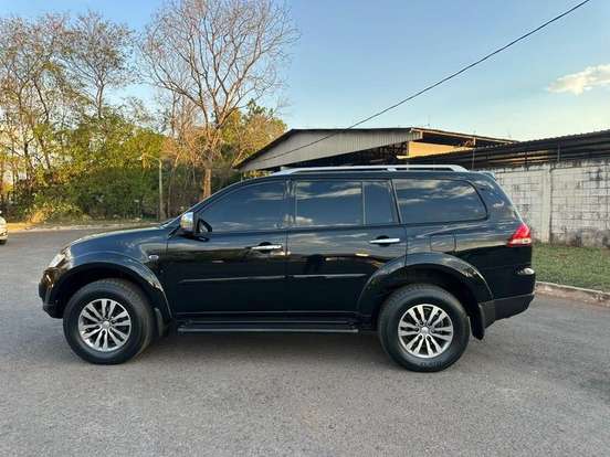 MITSUBISHI-PAJERO-2017