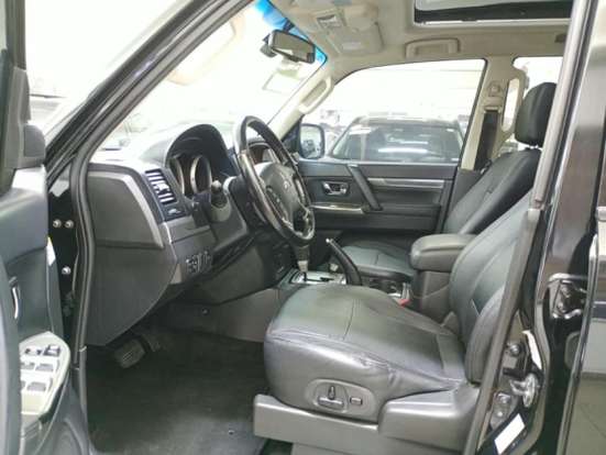 MITSUBISHI-PAJERO-2017
